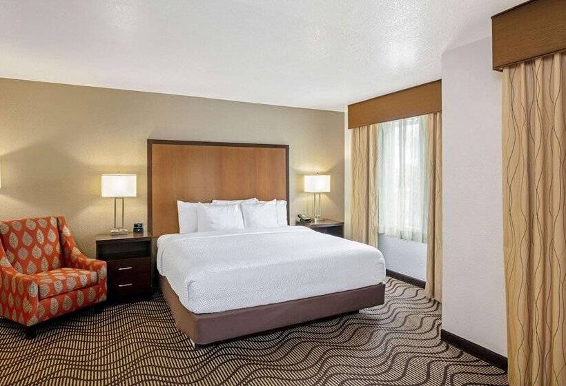 هتل La Quinta By Wyndham Las Vegas Redrock/summerlin