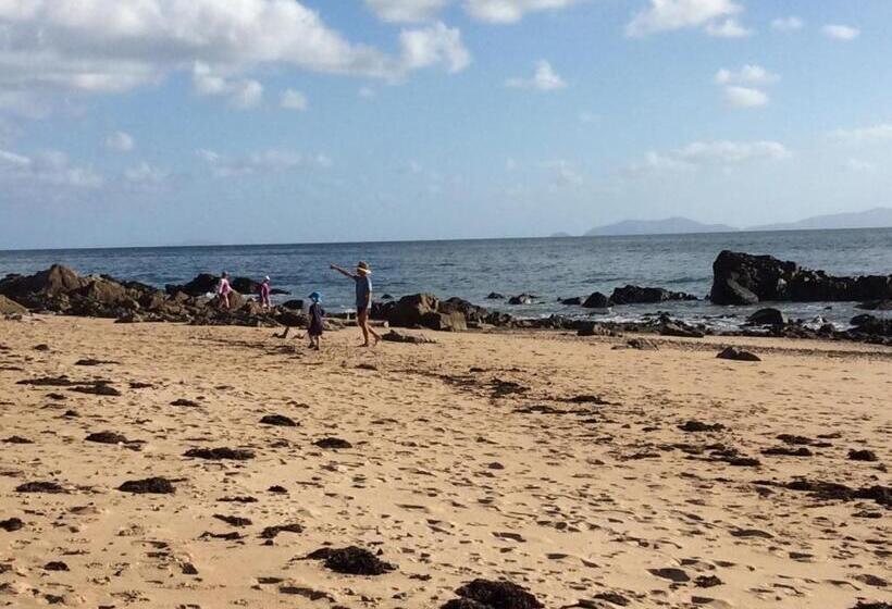 בית מלון כפרי Mackay Seabreeze Apartments