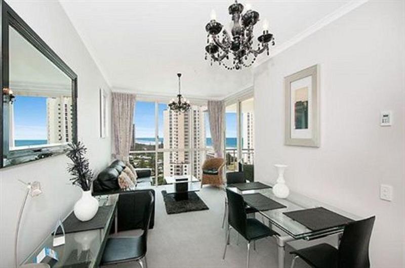 Отель Maldives Resort Main Beach, Gold Coast