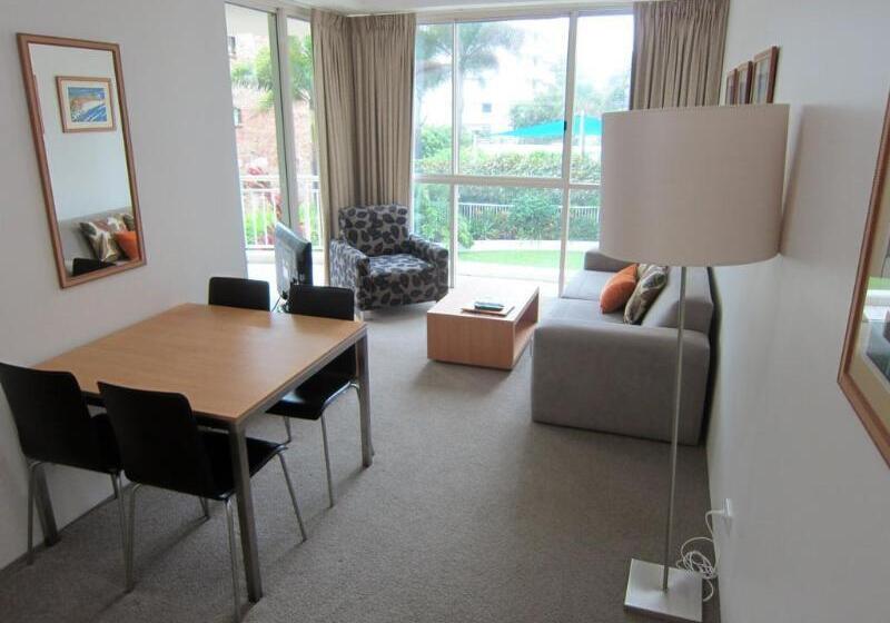 Отель Maldives Resort Main Beach, Gold Coast