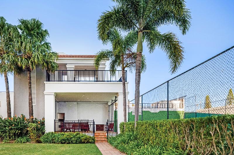 בית מלון כפרי Mantra Coolangatta Beach