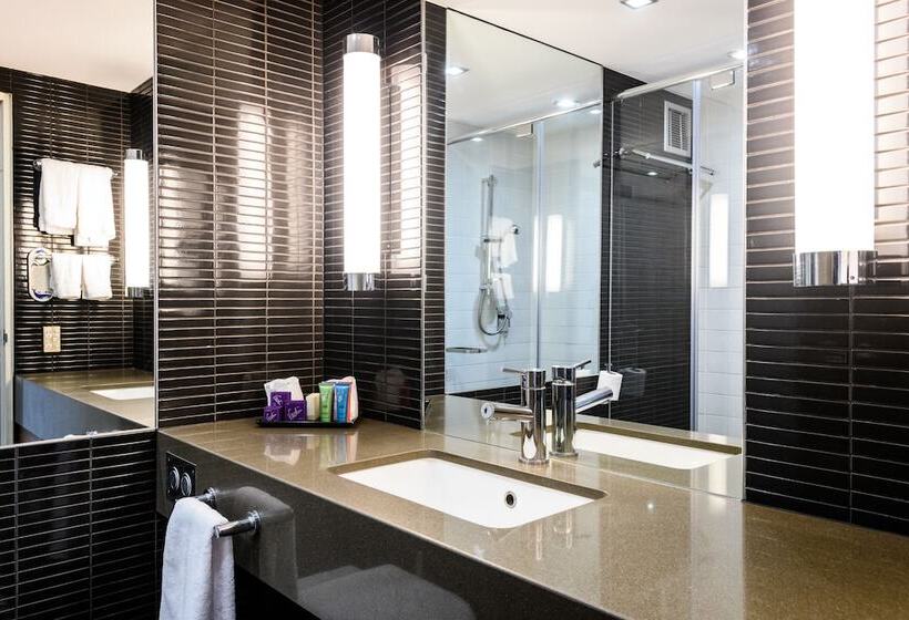 Lakeside Hotel And Conference Centre