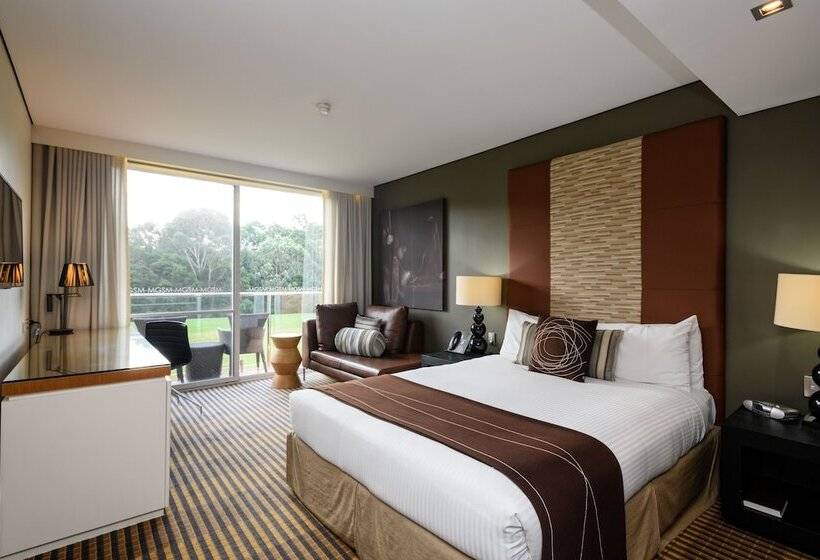 Lakeside Hotel And Conference Centre