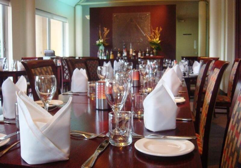 Lakeside Hotel And Conference Centre