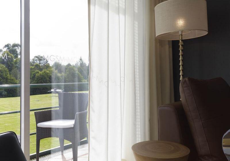 Lakeside Hotel And Conference Centre