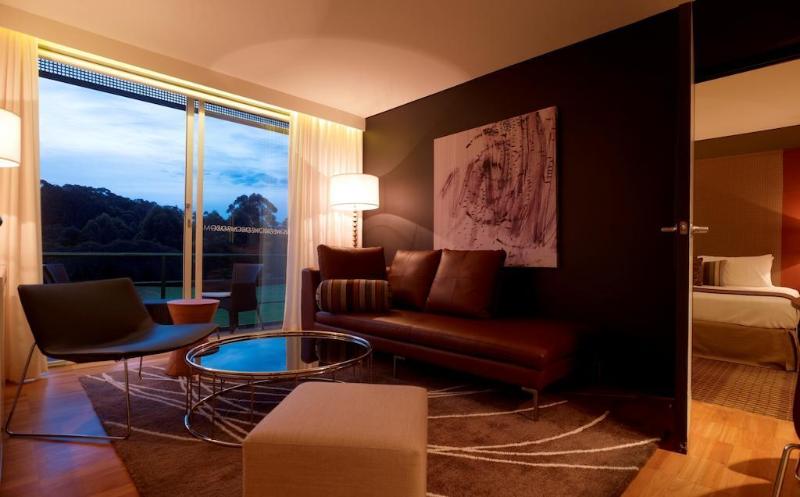 Lakeside Hotel And Conference Centre