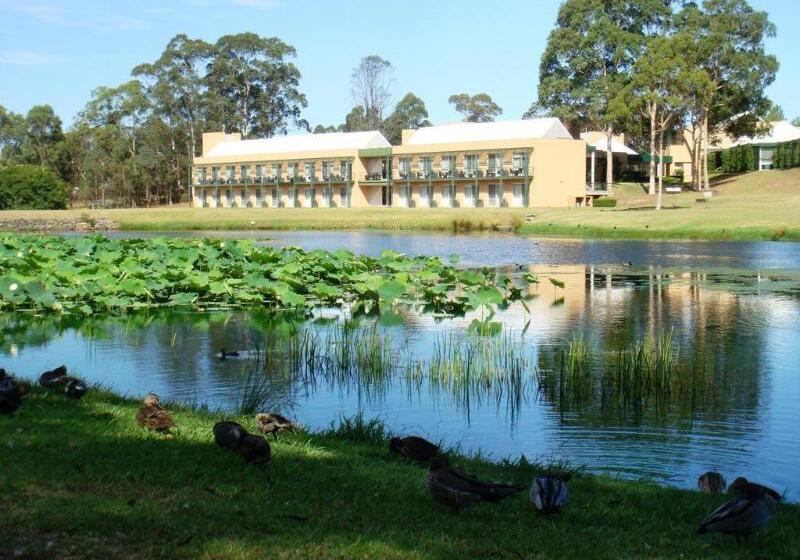 Lakeside Hotel And Conference Centre