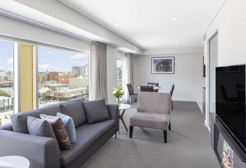 هتل Oaks Adelaide Embassy Suites