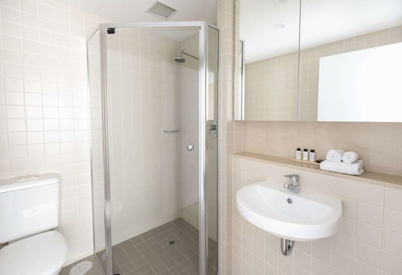 בית מלון כפרי Oaks Glenelg Plaza Pier Suites