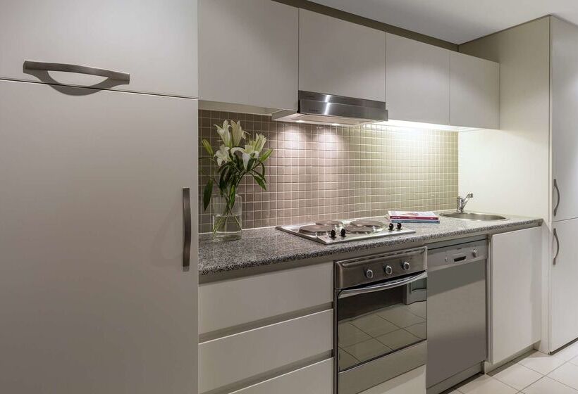 בית מלון כפרי Oaks Glenelg Plaza Pier Suites