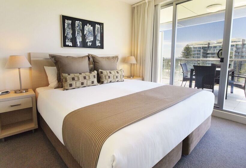 בית מלון כפרי Oaks Glenelg Plaza Pier Suites