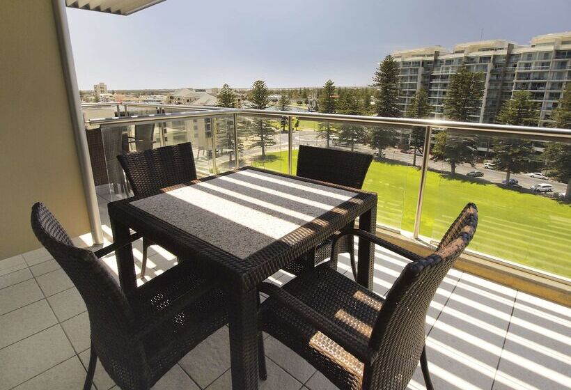 בית מלון כפרי Oaks Glenelg Plaza Pier Suites