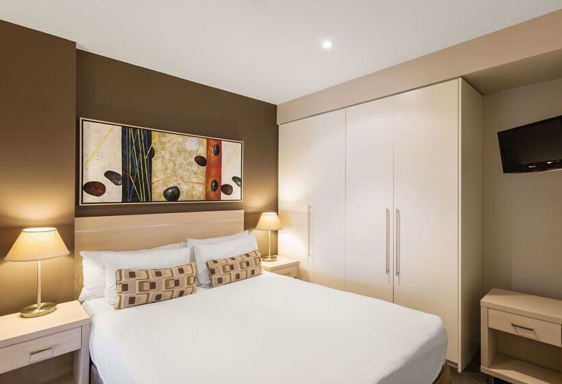 בית מלון כפרי Oaks Glenelg Plaza Pier Suites