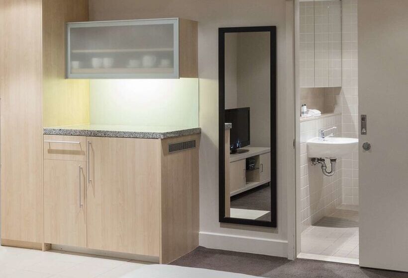 בית מלון כפרי Oaks Glenelg Plaza Pier Suites