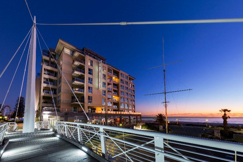 בית מלון כפרי Oaks Glenelg Plaza Pier Suites