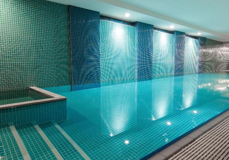 هتل Oaks Glenelg Plaza Pier Suites