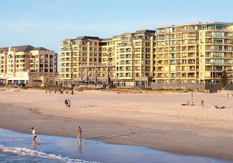 בית מלון כפרי Oaks Glenelg Plaza Pier Suites