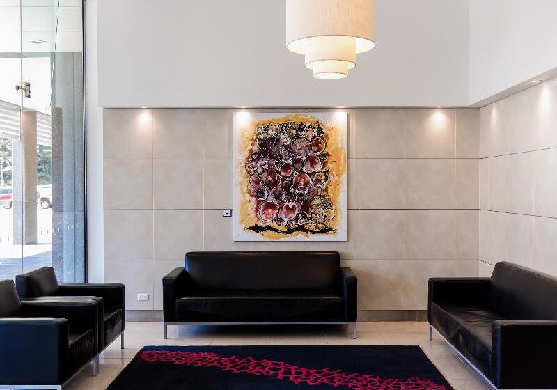 בית מלון כפרי Oaks Glenelg Plaza Pier Suites