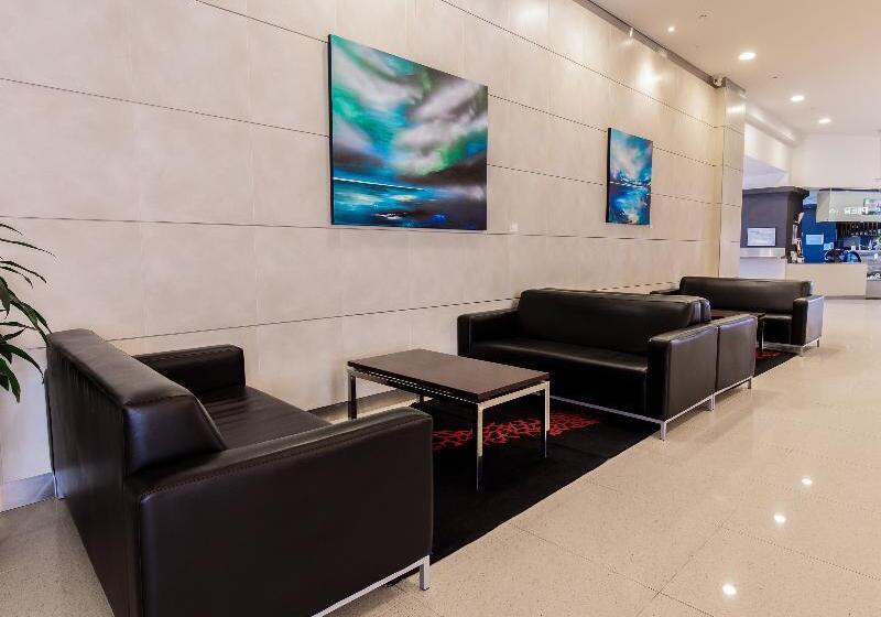 هتل Oaks Glenelg Plaza Pier Suites