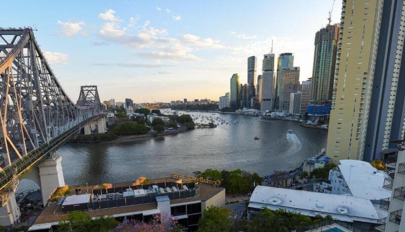 هتل Oakwood  & Apartments Brisbane