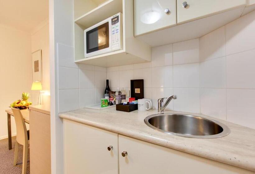 هتل Oakwood  & Apartments Brisbane