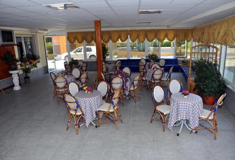 בית מלון כפרי Perla