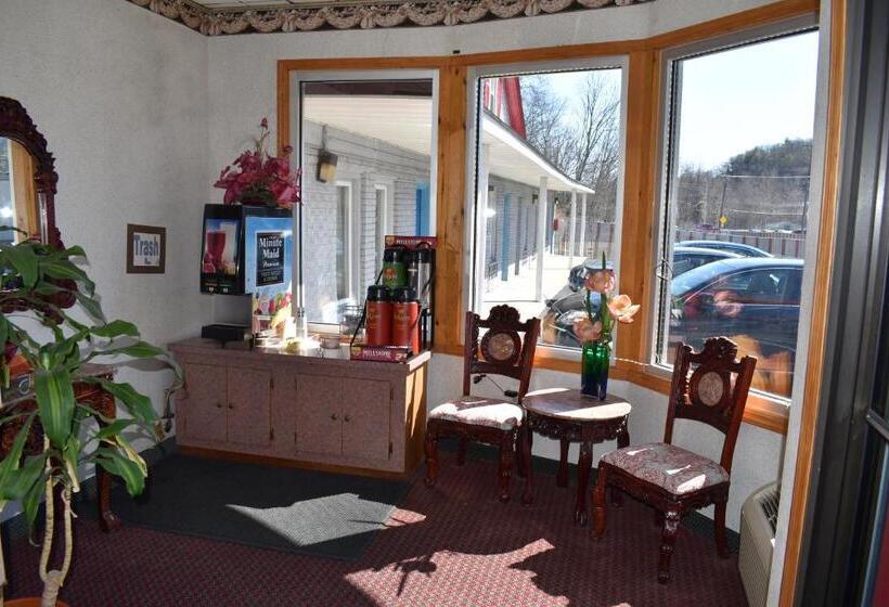 فندق Pocono Night Lodge