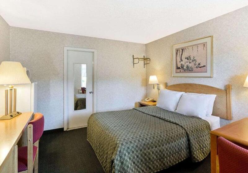 فندق Pocono Night Lodge