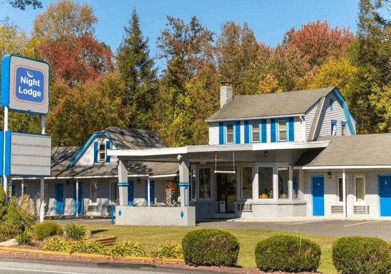 فندق Pocono Night Lodge