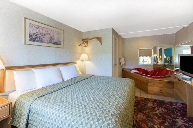 فندق Pocono Night Lodge