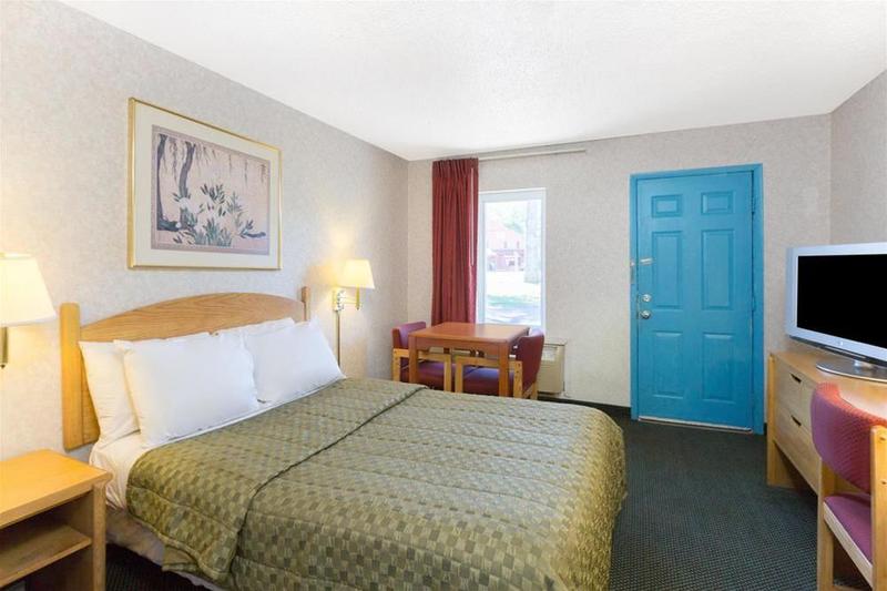 فندق Pocono Night Lodge