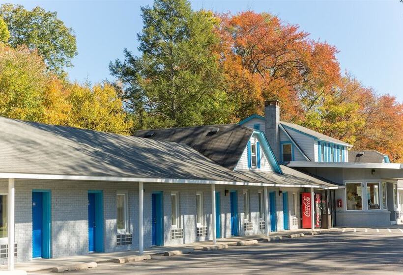 فندق Pocono Night Lodge