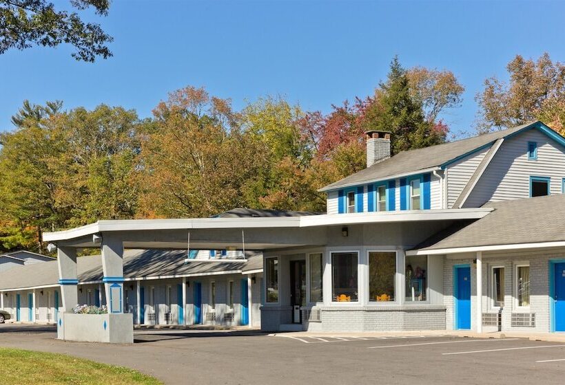 فندق Pocono Night Lodge