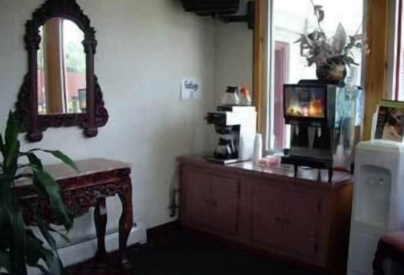 فندق Pocono Night Lodge