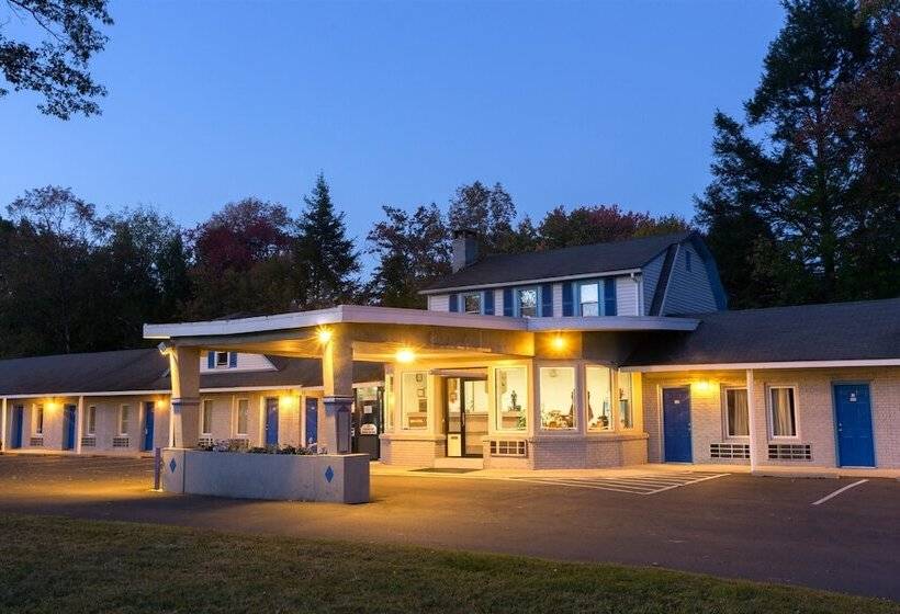 فندق Pocono Night Lodge