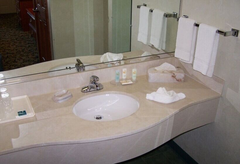 هتل Quality Inn Lake George