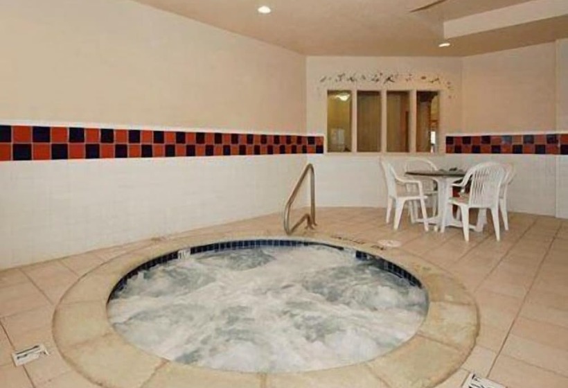 בית מלון כפרי Quality Inn & Suites I 35 E Walnut Hill
