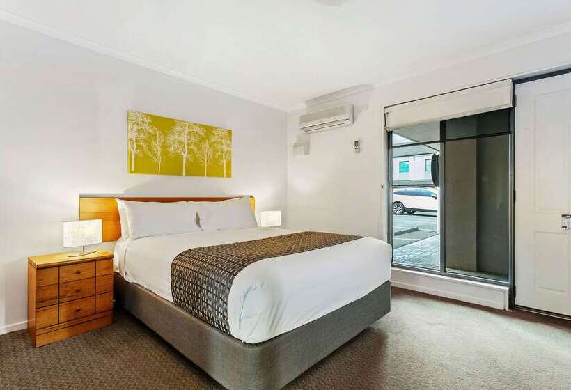 ホテル Quality Inn & Suites The Menzies