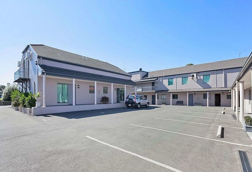 ホテル Quality Inn & Suites The Menzies