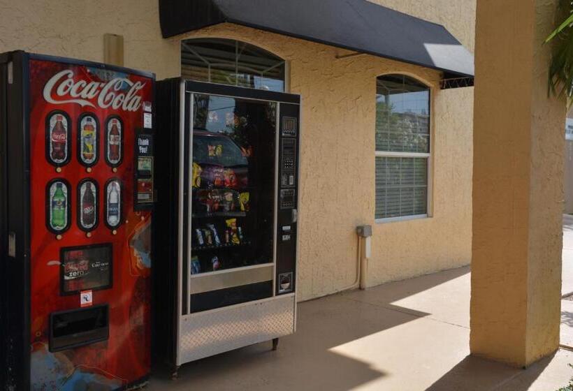 בית מלון כפרי Ramada By Wyndham & Suites South Padre Island