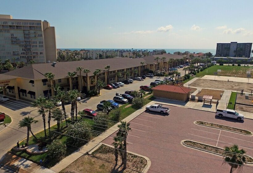 בית מלון כפרי Ramada By Wyndham & Suites South Padre Island
