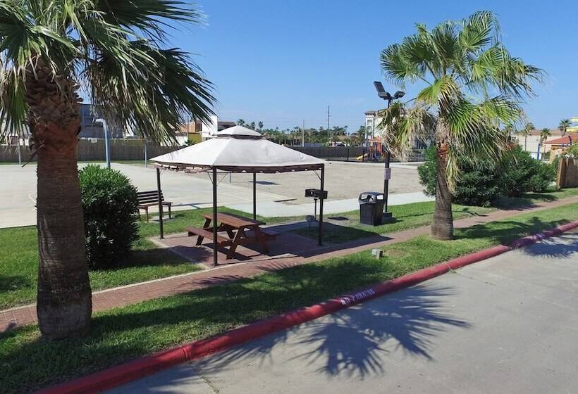 בית מלון כפרי Ramada By Wyndham & Suites South Padre Island