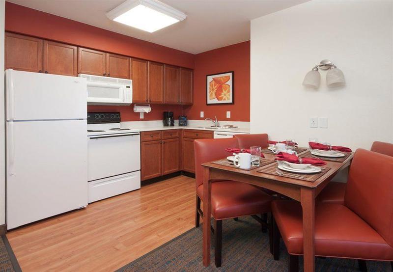 هتل Residence Inn Des Moines West At Jordan Creek Town Center