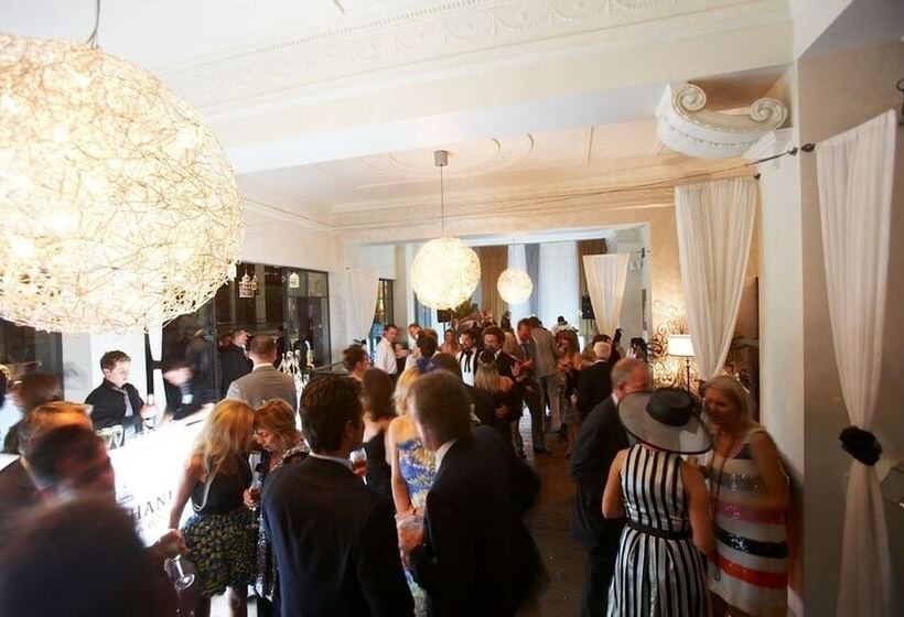 فندق Richmond On Rundle Mall