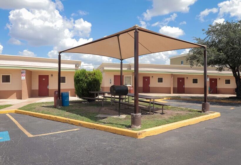 Отель Rodeway Inn San Antonio Lackland Afb  Seaworld