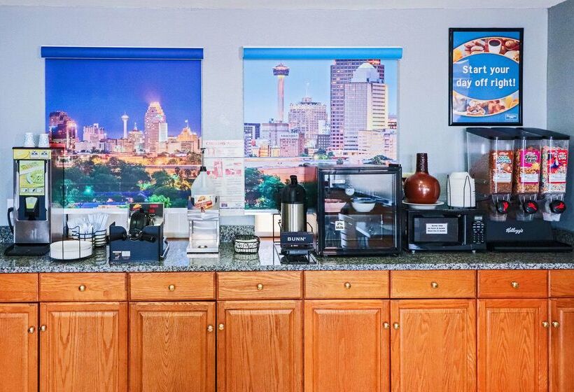 Отель Rodeway Inn San Antonio Lackland Afb  Seaworld