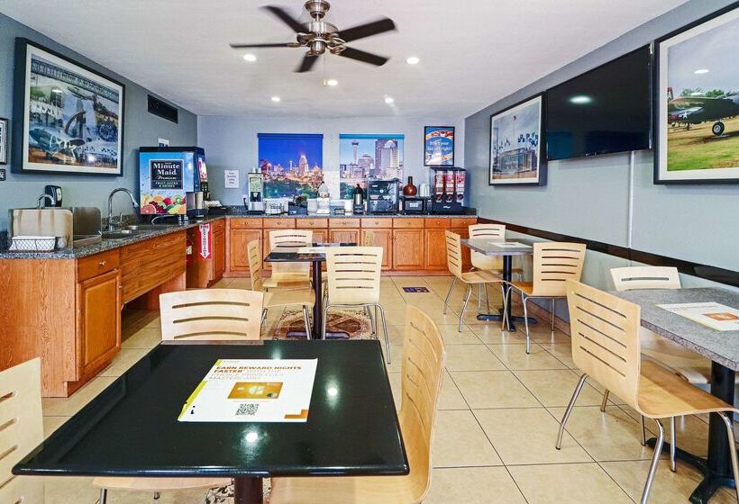 Отель Rodeway Inn San Antonio Lackland Afb  Seaworld