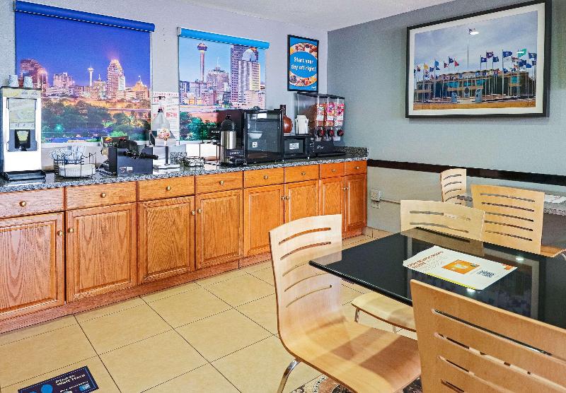 Отель Rodeway Inn San Antonio Lackland Afb  Seaworld
