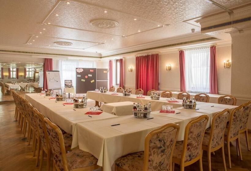 فندق Schwarzer Adler Tangermünde