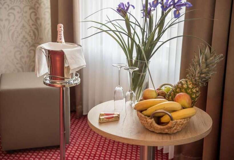 فندق Schwarzer Adler Tangermünde